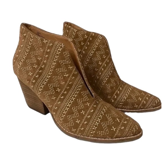 Anthropologie AMUSE SOCIETY x MATISSE Tan Faux Suede Stitched Cruz Ankle Boots - Picture 13 of 13